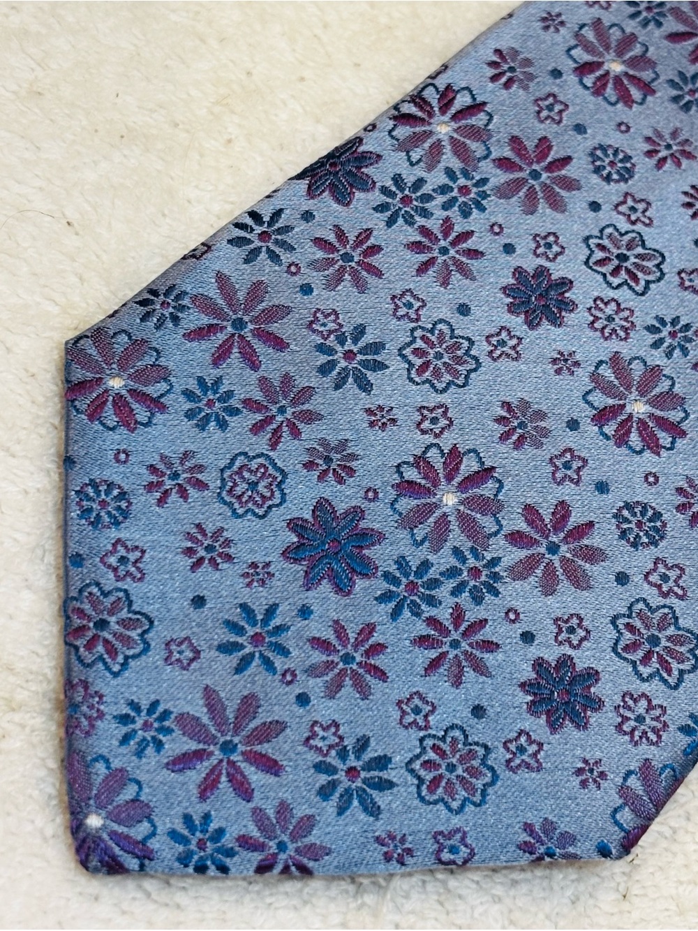 Brand New Stylish Tie By Nicole Miller